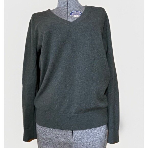 Vince 100% Cashmere V-Neck Sweater Womens Small Moss Green Soft Classic Preppy - Picture 1 of 9